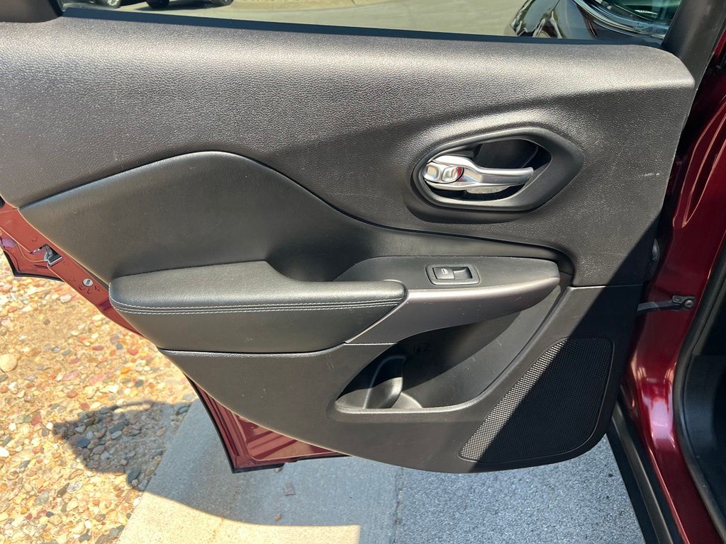 Used 2020 Jeep Cherokee SUV