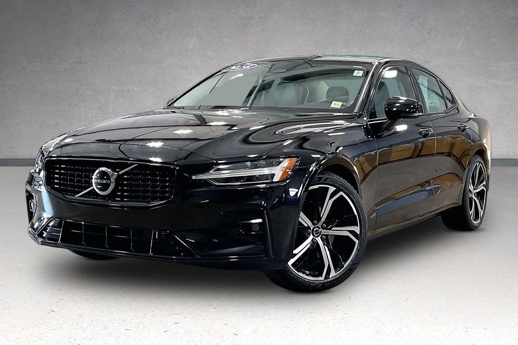 2024 Volvo S60 B5 Core Dark Theme AWD