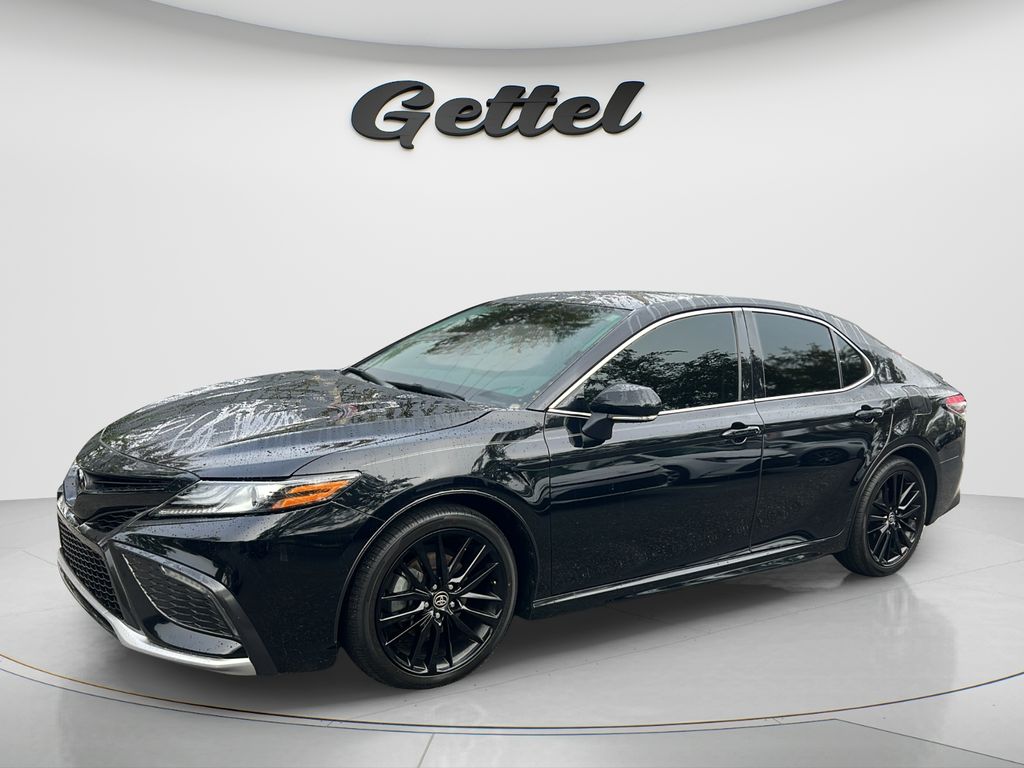 2023 Toyota Camry Negro (Midnight Black Metallic) Sedán Tracción delantera 8 velocidades Automática