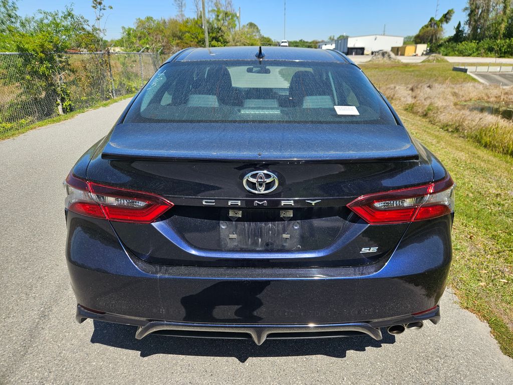 2022 Toyota Camry SE 4