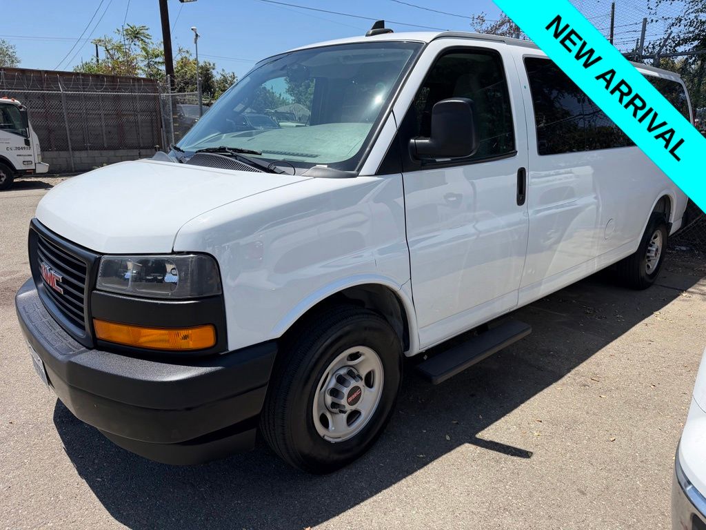 Summit White 2022 GMC Savana Van Rear-Wheel Drive 6-Speed Automatic Overdrive