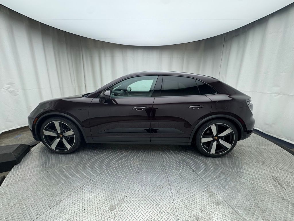 Thumbnail: 2025 Porsche Macan - 2
