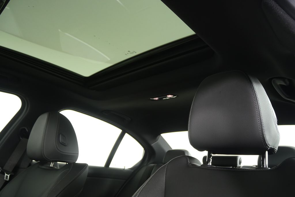 Thumbnail: 2025 BMW 3 Series - 11