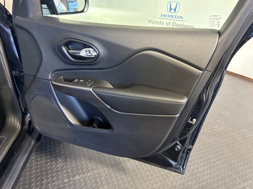 Thumbnail: 2021 Jeep Cherokee - 5