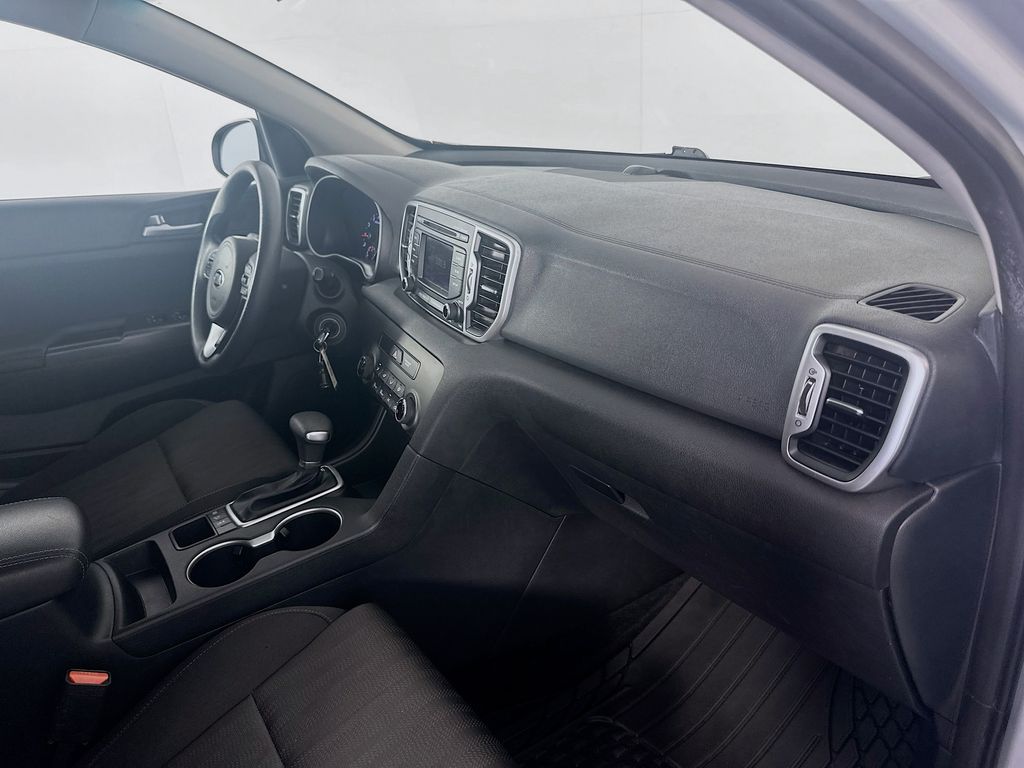 Thumbnail: 2017 Kia Sportage - 28