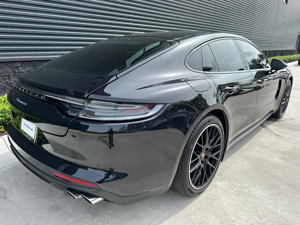 Thumbnail: 2023 Porsche Panamera - 10