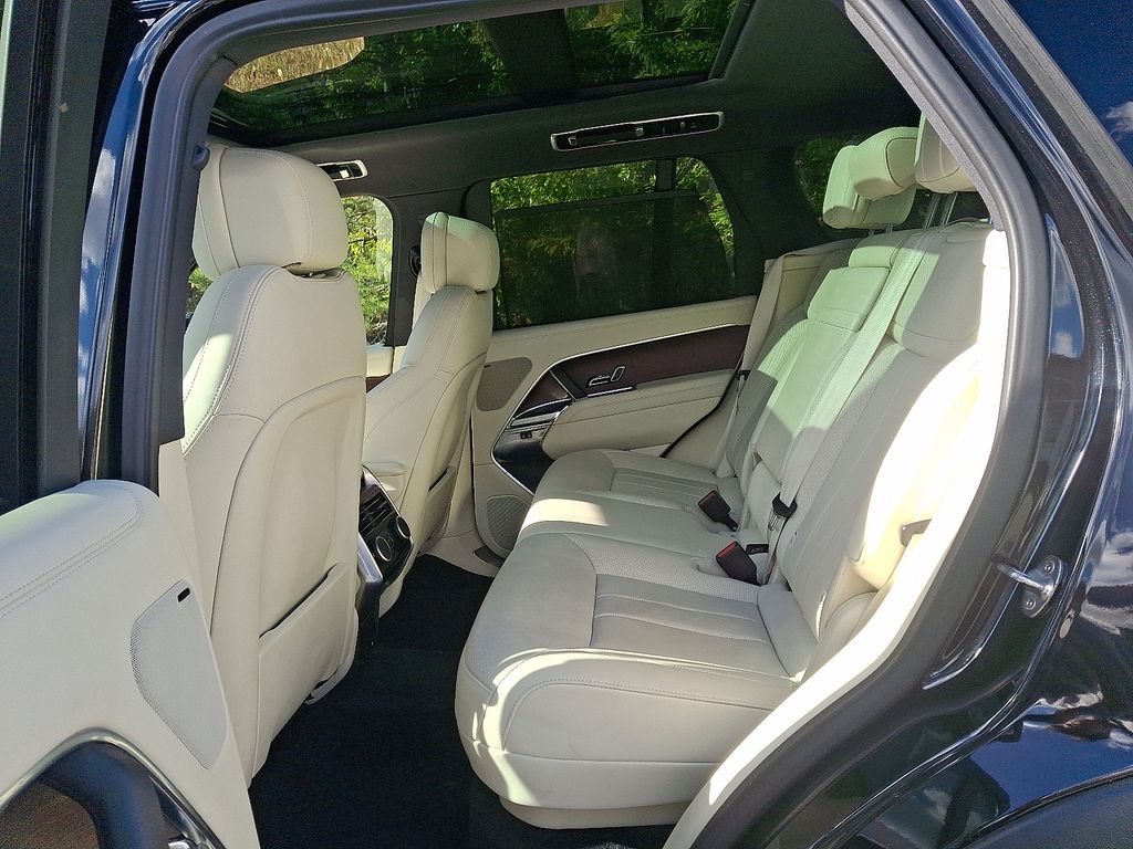 Thumbnail: 2023 Land Rover Range Rover - 10