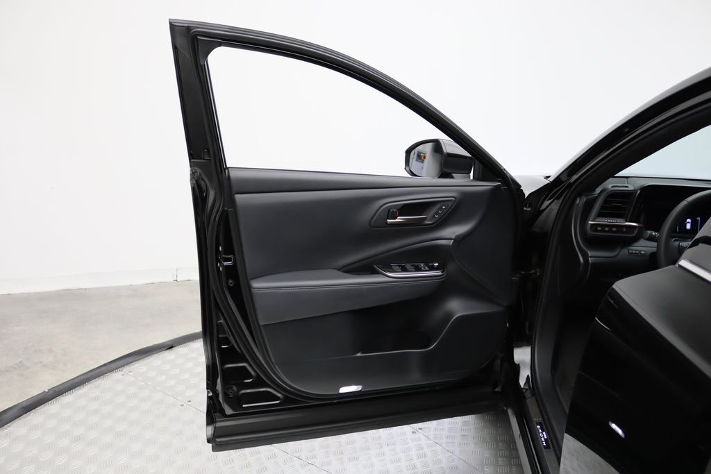 Thumbnail: 2025 Toyota Crown Signia - 16