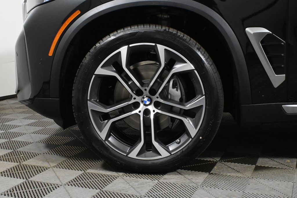 Thumbnail: 2026 BMW X5 - 12