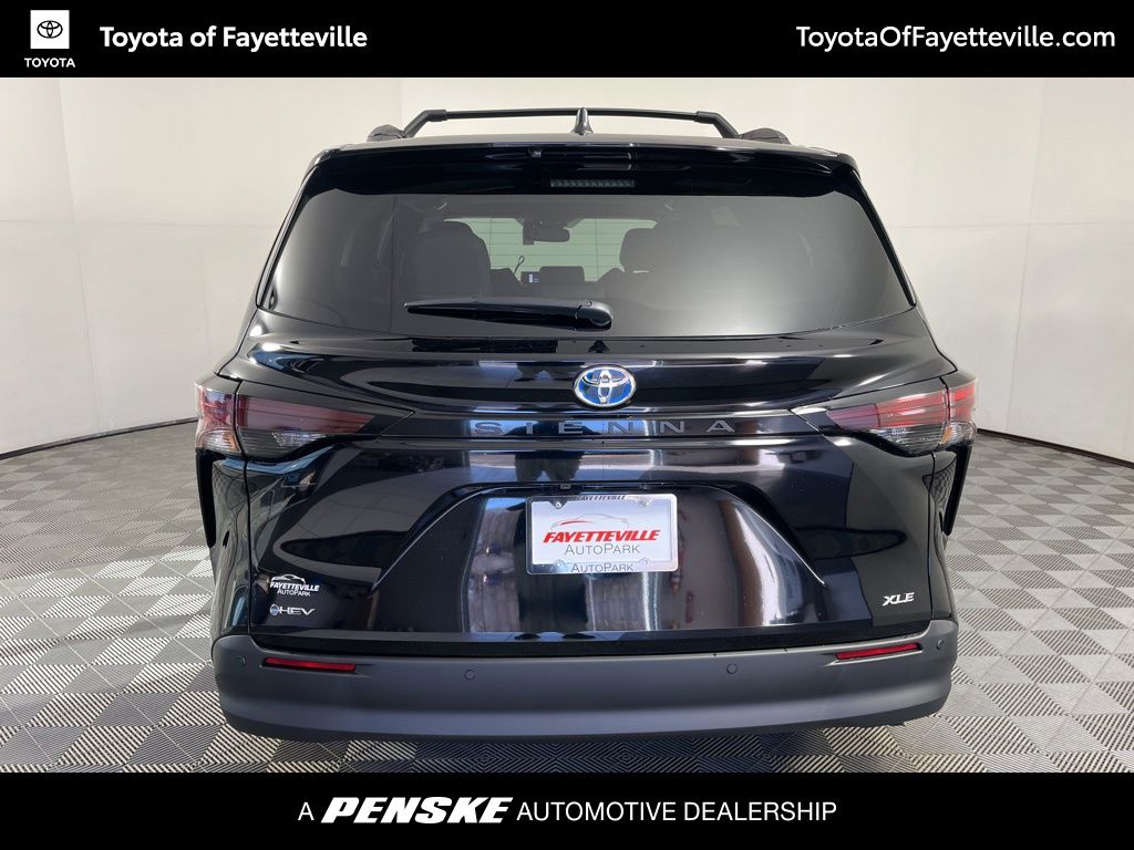 2025 Toyota Sienna XLE 13