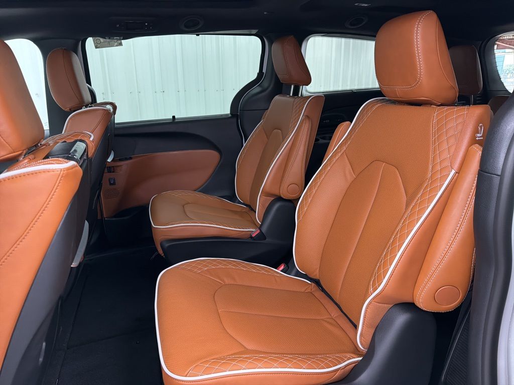 2026 Chrysler Pacifica Pinnacle - 10
