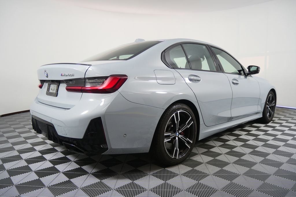 Thumbnail: 2023 BMW 3 Series - 3