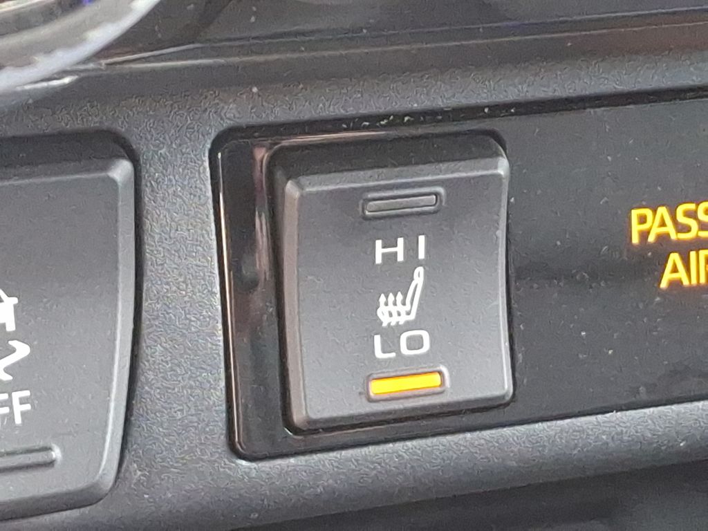 2022 Toyota RAV4 XLE Premium 26