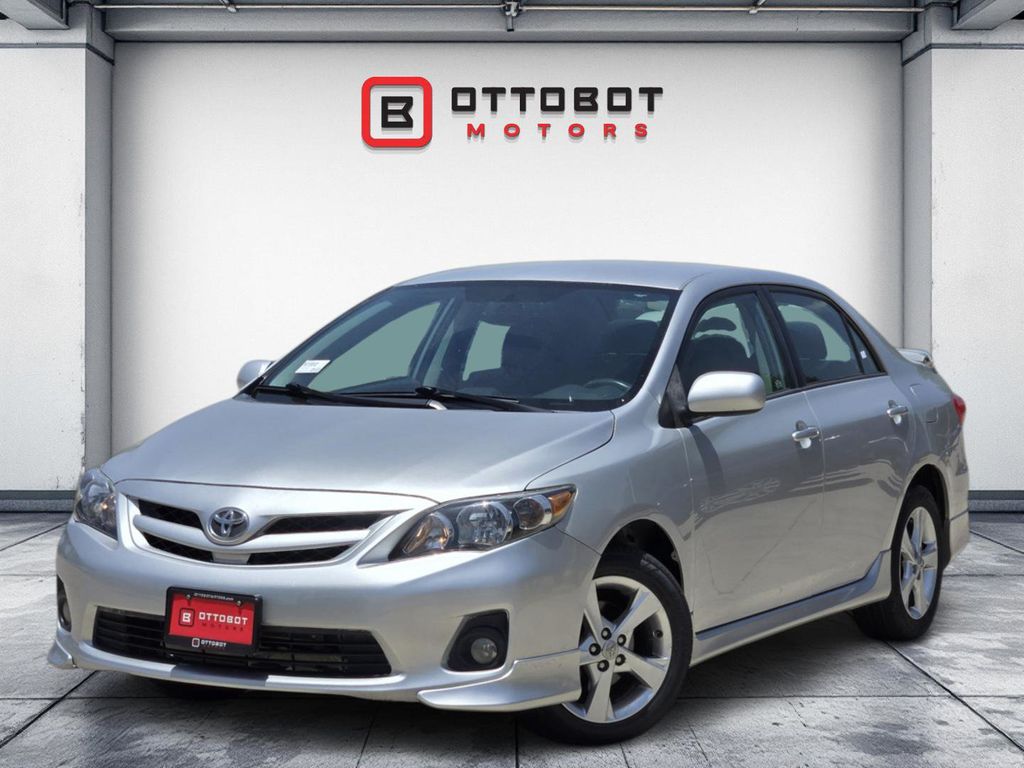 Classic Silver Metallic 2013 Toyota Corolla Sedan Front-Wheel Drive 4-Speed Automatic