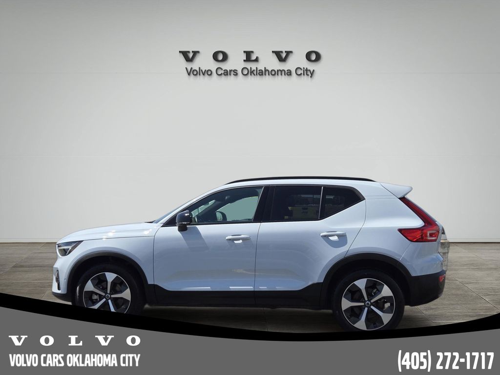 2025 Volvo XC40 B5 Plus Dark AWD's photo