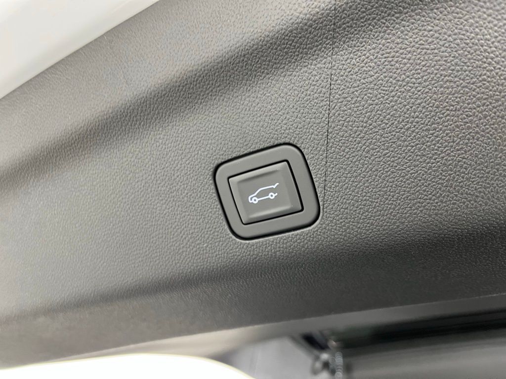 2025 Chevrolet Suburban LT 24