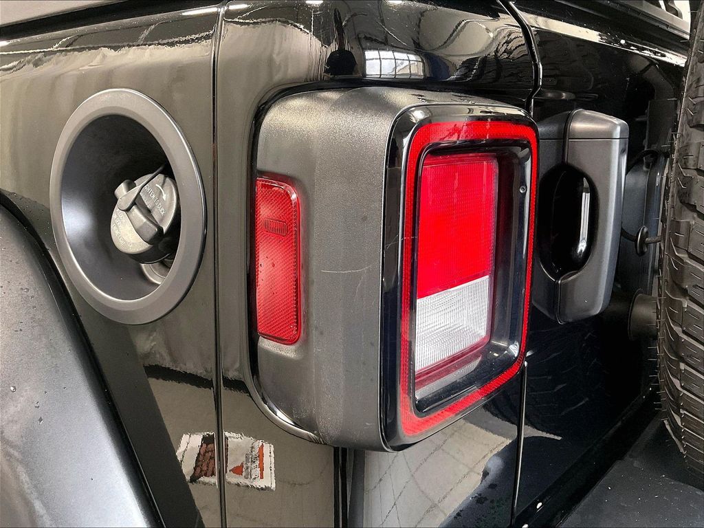 2021 Jeep Wrangler — photo 34