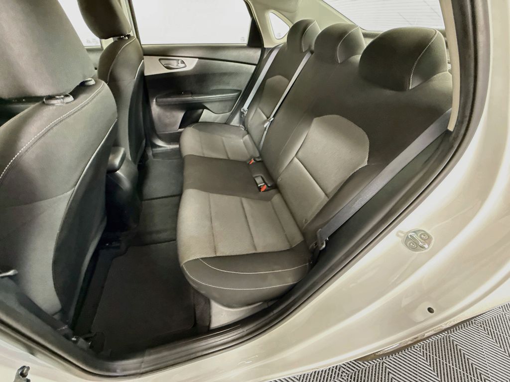 Thumbnail: 2023 Kia Forte - 23