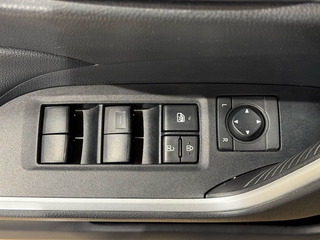 Thumbnail: 2022 Toyota RAV4 - 16