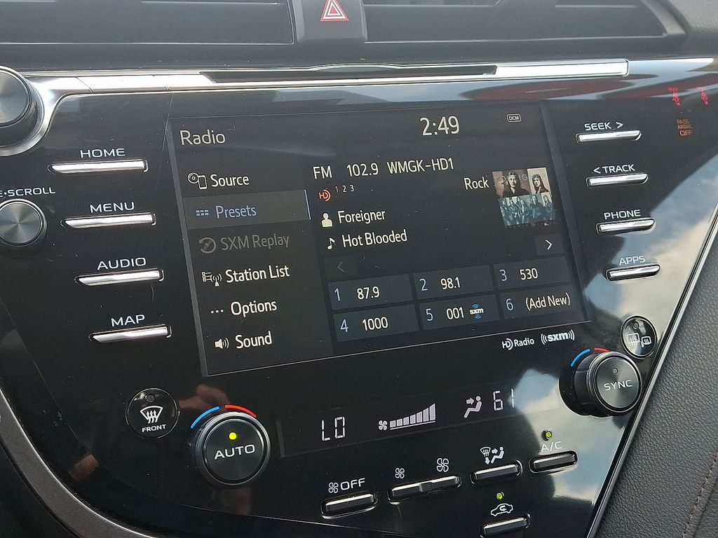 Thumbnail: 2019 Toyota Camry - 16
