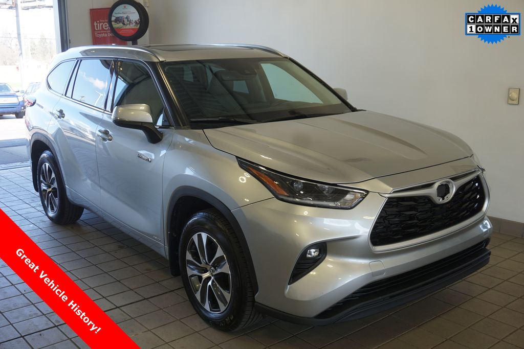 Celestial Silver Metallic 2021 Toyota Highlander Hybrid XLE AWD SUV / Crossover All-Wheel Drive Continuously Variable Transmission