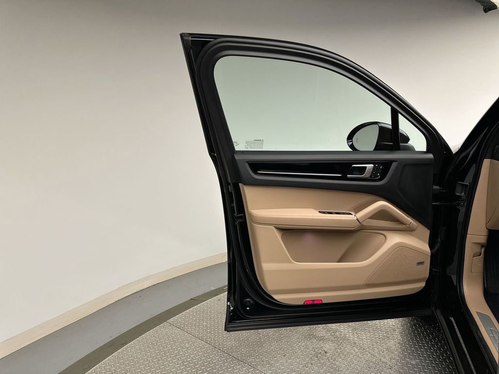 2022 Porsche Cayenne Base 9