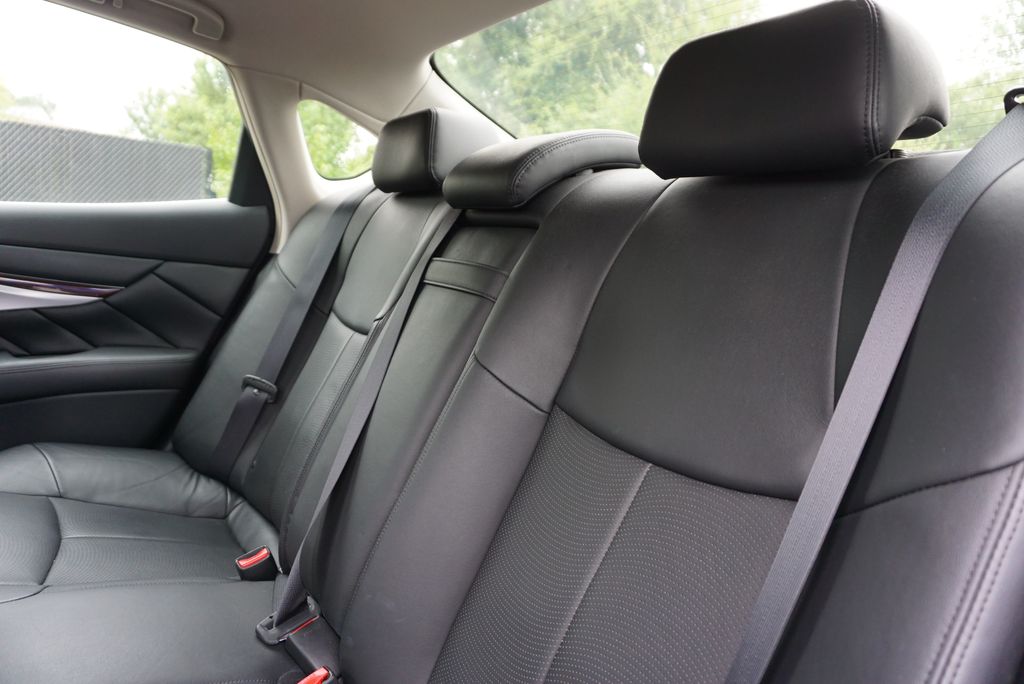 Thumbnail: 2015 INFINITI Q70 - 13