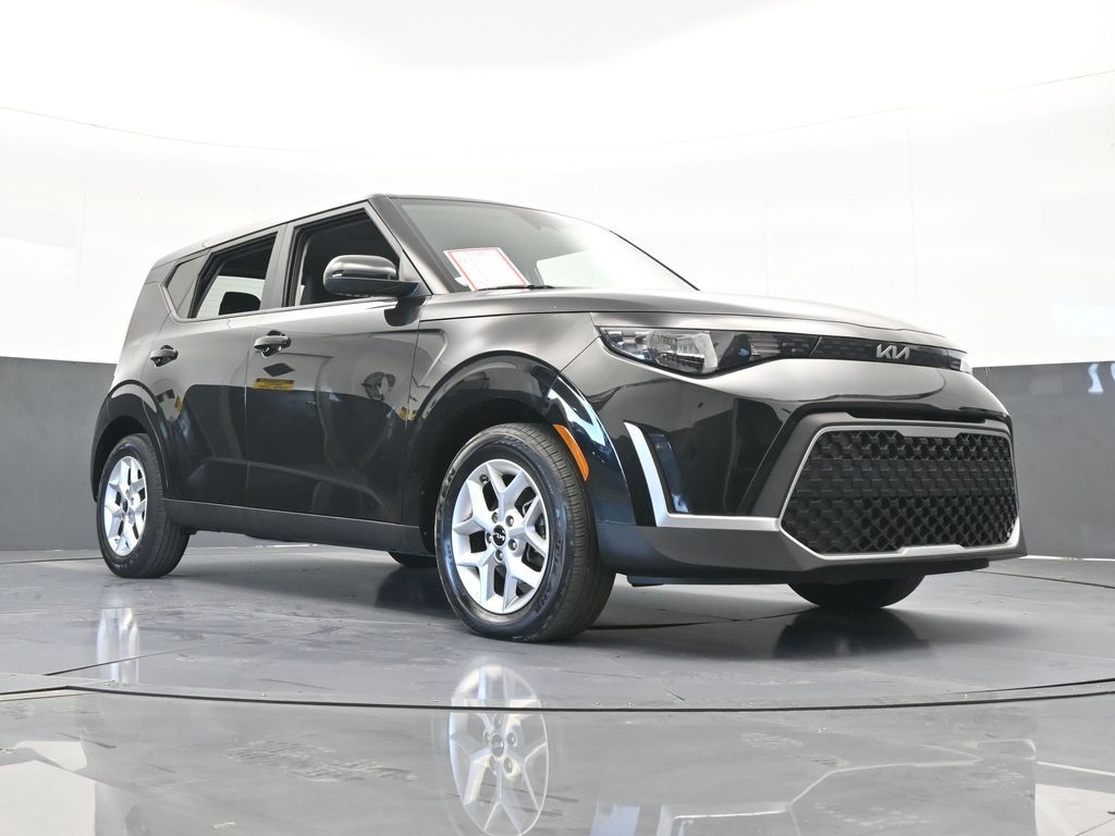 Used 2023 Fusion Black Kia LX image 55