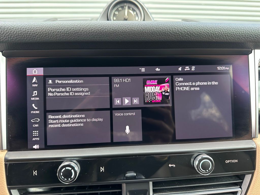 Thumbnail: 2024 Porsche Macan - 30