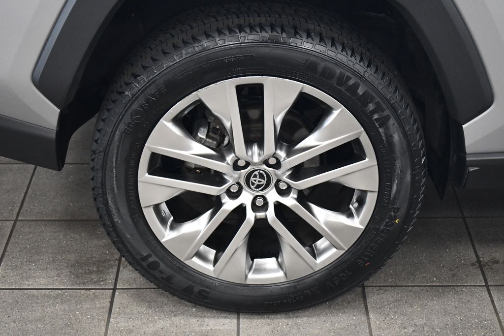 Thumbnail: 2021 Toyota RAV4 - 13