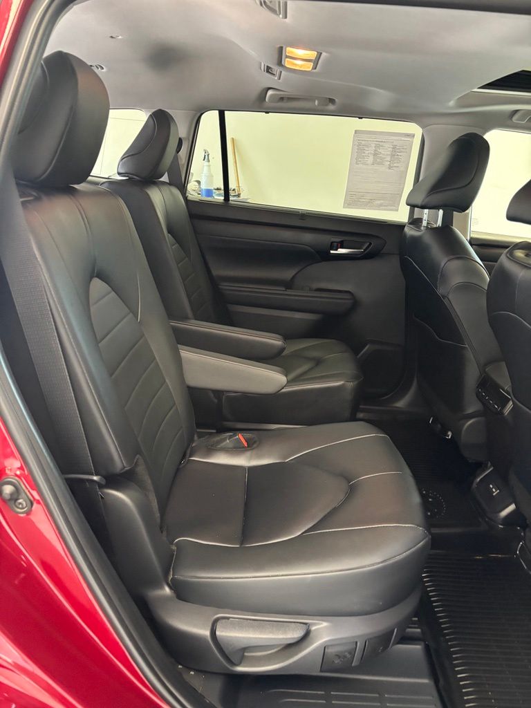 Used 2025 Toyota Highlander SUV