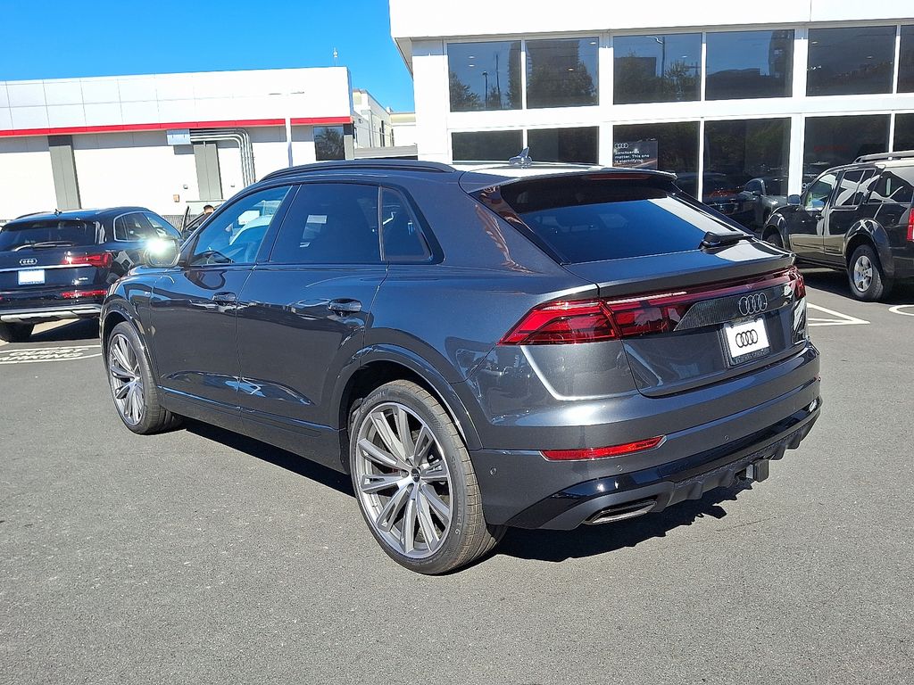 Thumbnail: 2026 Audi Q8 - 4