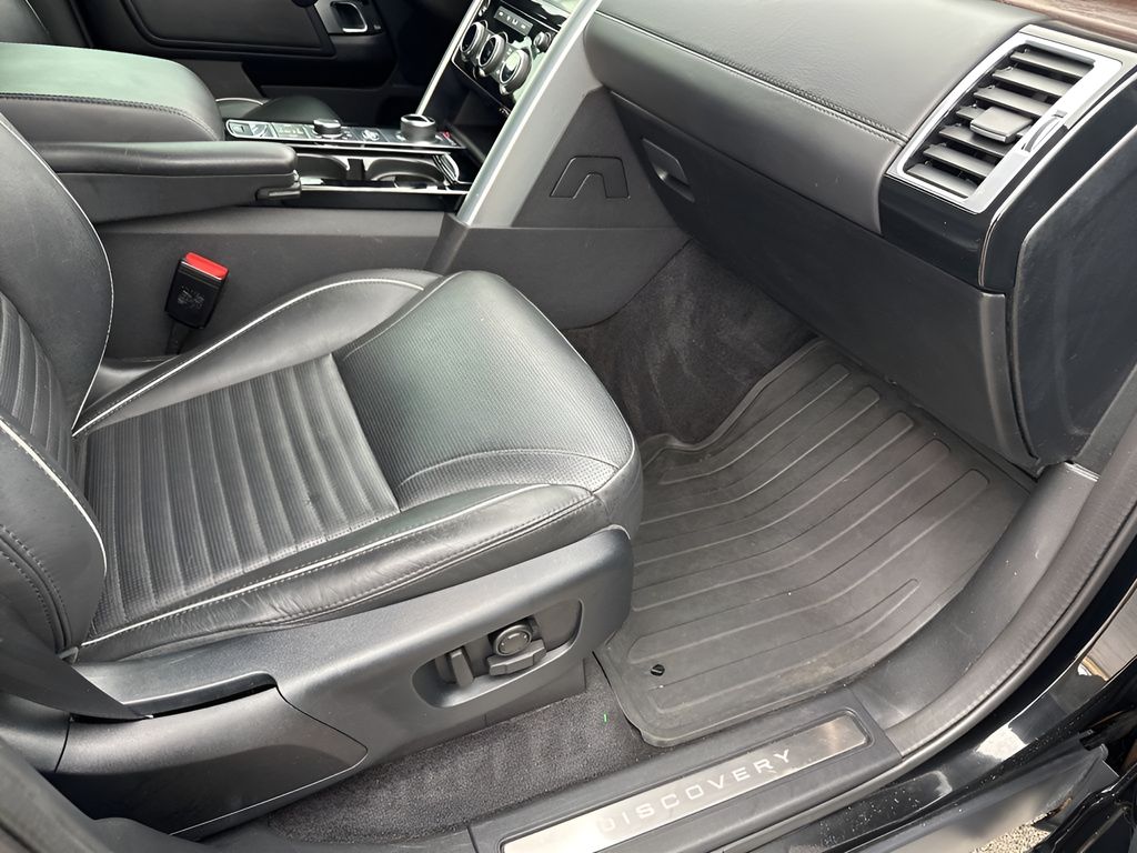 Used Car 2020 Land Rover Discovery  Hse Luxury For Sale Under $30,000 In Austin, Texas