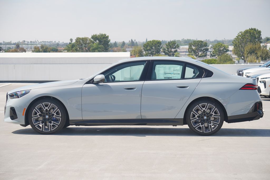 Thumbnail: 2026 BMW 5 Series - 4