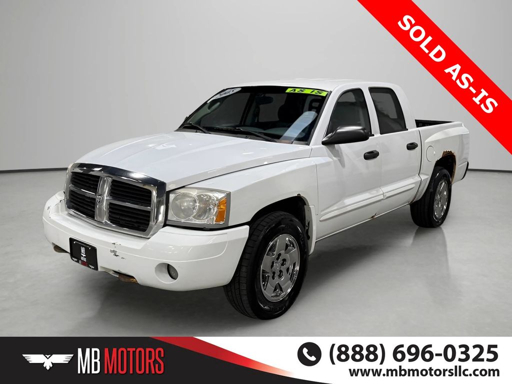 White 2005 Dodge Dakota Pickup Truck Four-Wheel Drive 5-Speed Automatic