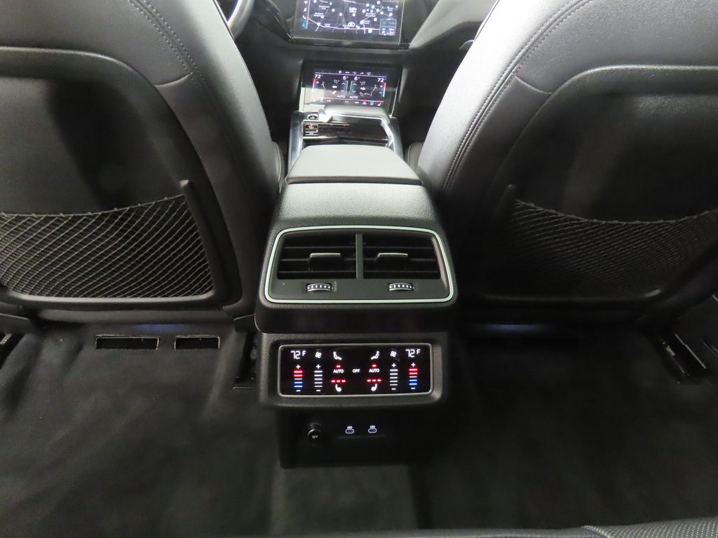 Thumbnail: 2022 Audi e-tron - 25