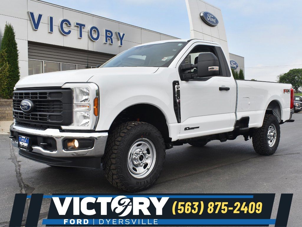Oxford White 2025 Ford F-250 Super Duty Pickup Truck Four-Wheel Drive Automatic