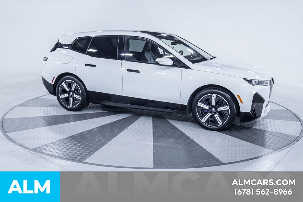 Used 2023 White BMW xDrive50 image 13