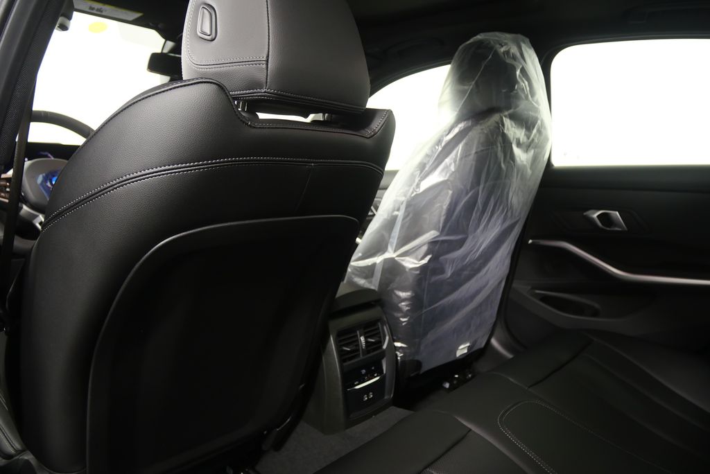 Thumbnail: 2026 BMW 3 Series - 16