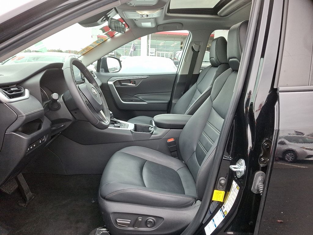 Thumbnail: 2022 Toyota RAV4 - 14