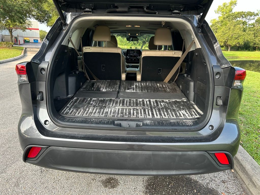 2022 Toyota Highlander XLE 10