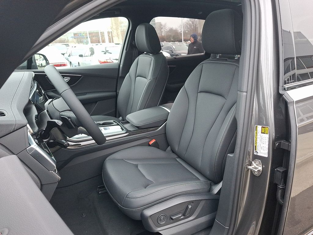 Thumbnail: 2026 Audi Q7 - 10