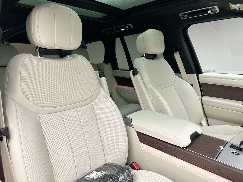 Thumbnail: 2026 Land Rover Range Rover - 6