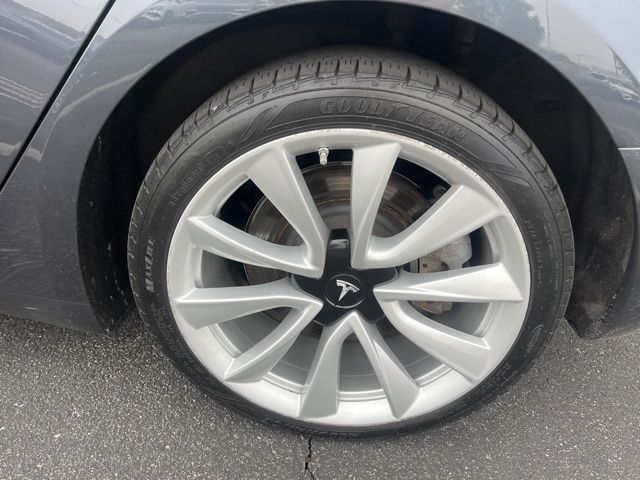 2018 Tesla Model 3 Mid Range 16