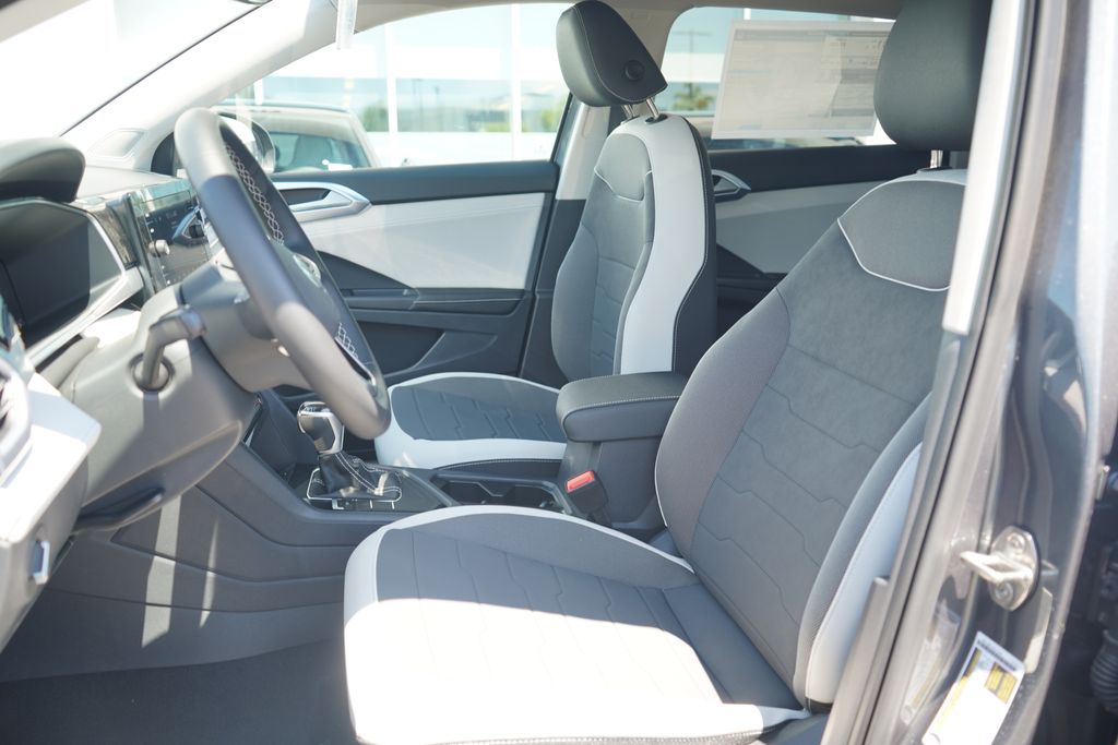 Thumbnail: 2025 Volkswagen Taos - 6