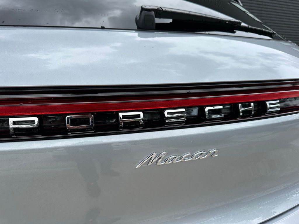 Thumbnail: 2025 Porsche Macan - 12