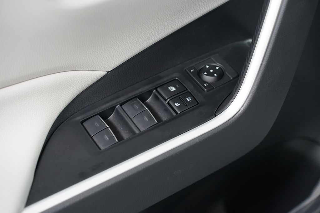 Thumbnail: 2025 Toyota RAV4 - 31