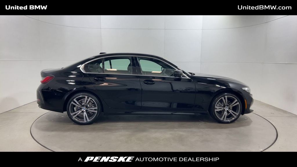 2024 BMW 3 Series 330i 9