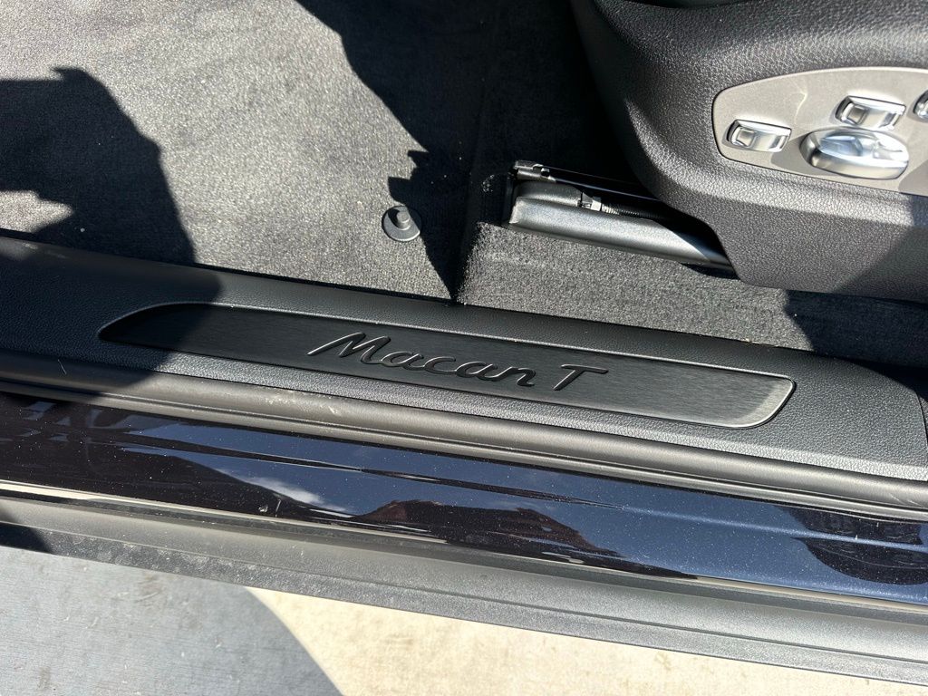 Thumbnail: 2026 Porsche Macan - 21