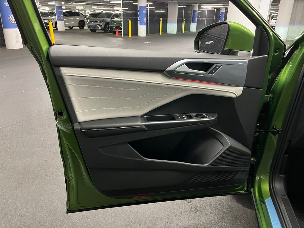 2025 Volkswagen Taos SEL - Photo 18